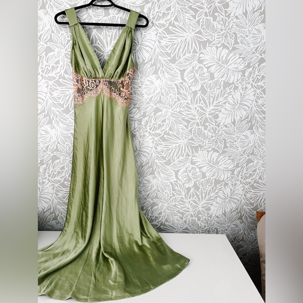 (VICI) Whimsical holiday satin&lace dress